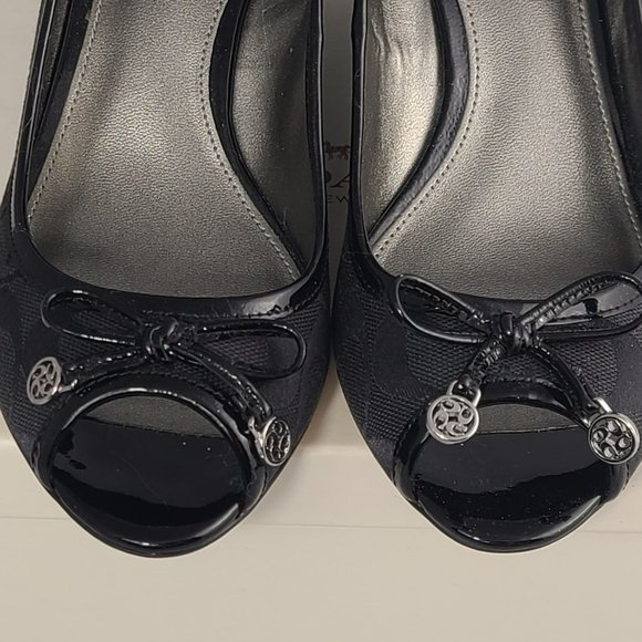 Coach Paola II Black Peep Toe Wedge Heels Pumps Womens Size 7.5 Bow C Pattern - Picture 5 of 10
